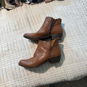 Lucky Brand Banterr Toffee Leather Ankle Booties Size 10M